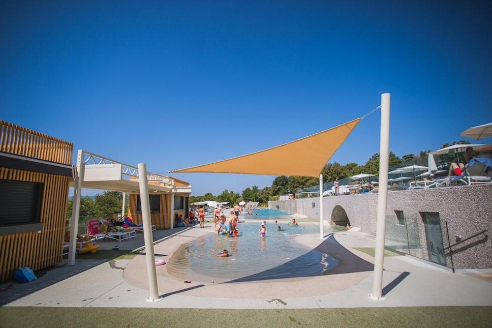 Villa Family Grand De Luxe Mobilhome Селце Екстериор снимка