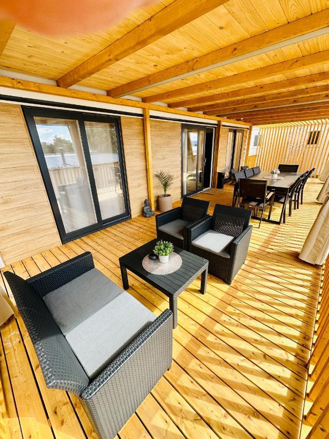 Villa Family Grand De Luxe Mobilhome Селце Екстериор снимка