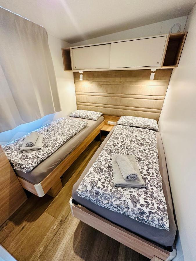 Villa Family Grand De Luxe Mobilhome Селце Екстериор снимка