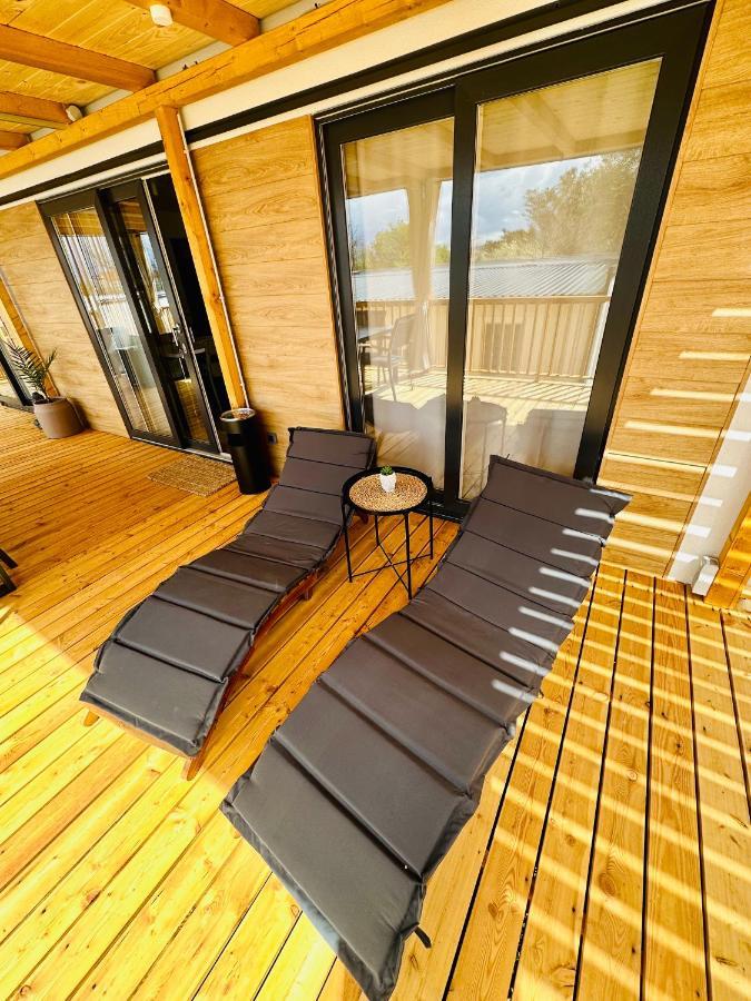 Villa Family Grand De Luxe Mobilhome Селце Екстериор снимка