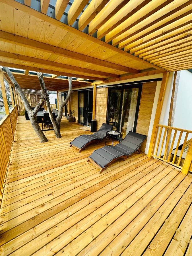 Villa Family Grand De Luxe Mobilhome Селце Екстериор снимка