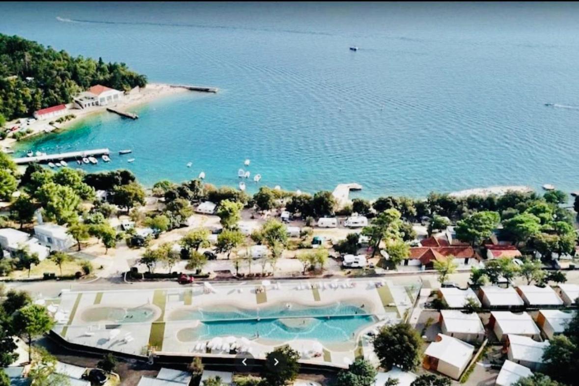 Villa Family Grand De Luxe Mobilhome Селце Екстериор снимка