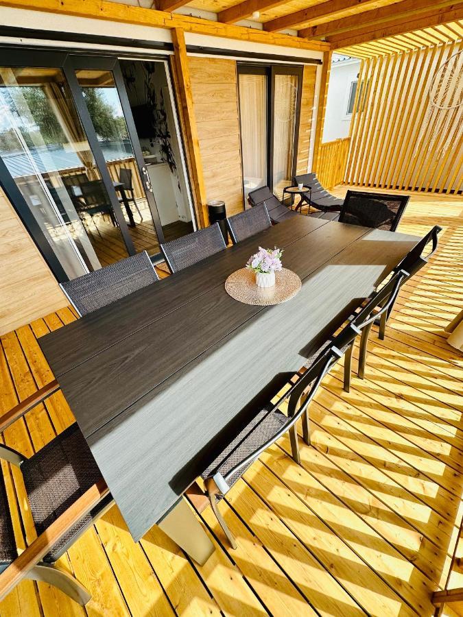 Villa Family Grand De Luxe Mobilhome Селце Екстериор снимка