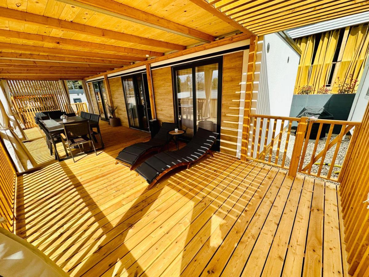 Villa Family Grand De Luxe Mobilhome Селце Екстериор снимка